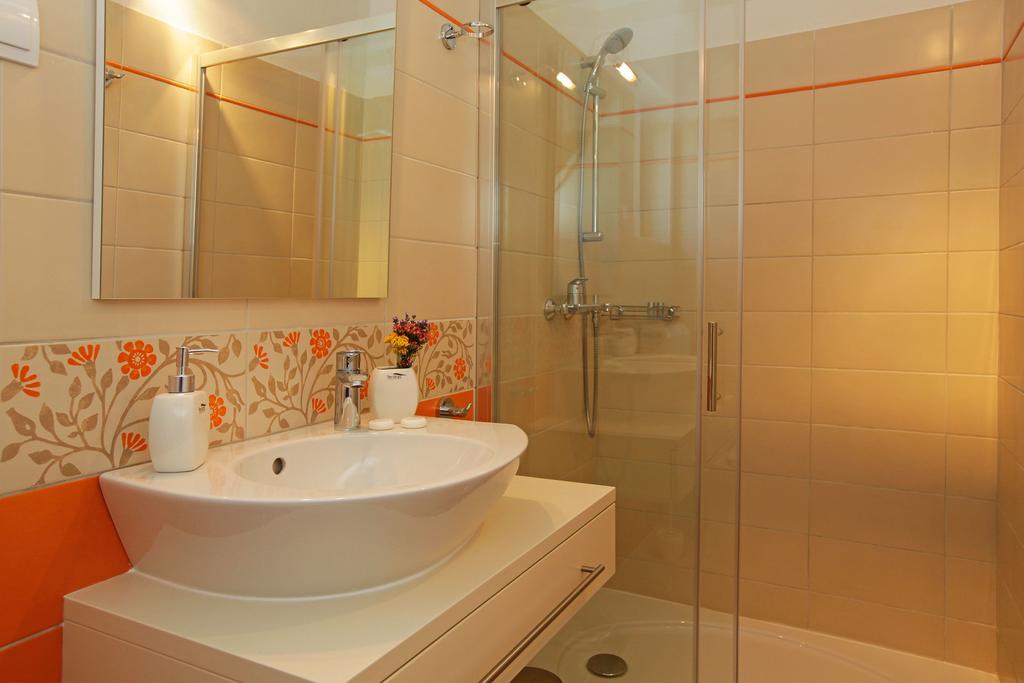 Case de vacanță Robinzon Zavala Povlja (Brac)